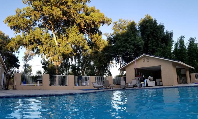 Simi Valley Resort | Private room ∙ 6 guests