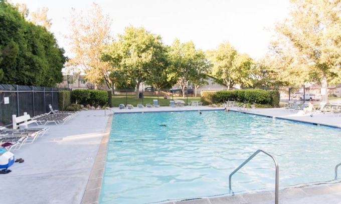 Santa Clarita Resort | Private room ∙ 2 guests