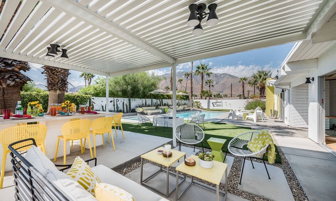 Racquet Club Estates House | PS Groovy: Mad Men Style Meets The Groovy Life