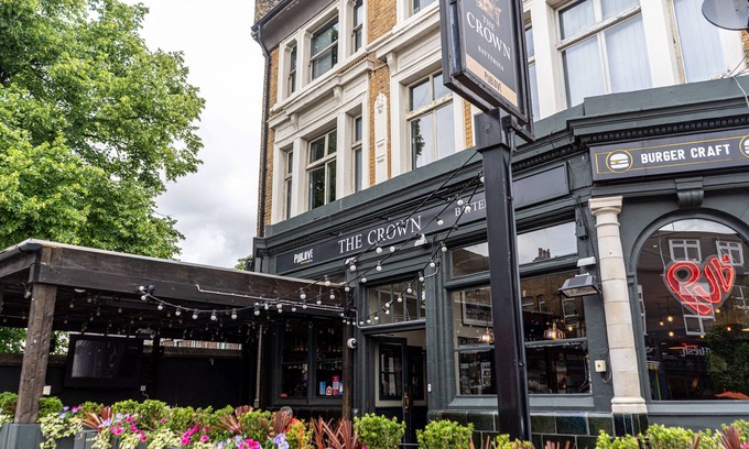 Shaftesbury Hostel | PubLove @ The Crown, Battersea - Hostel