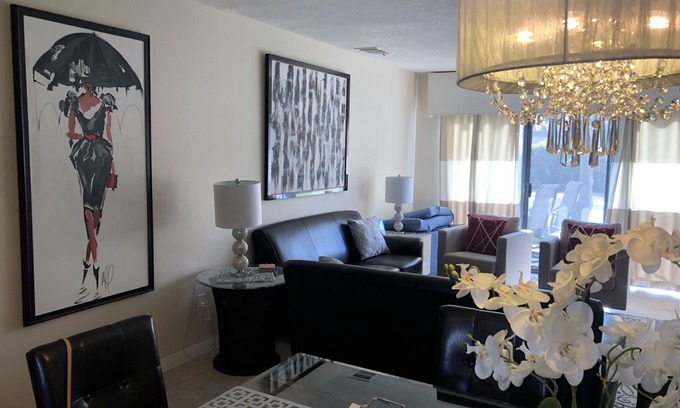 Park Palms Apartment | Quiet End Unit Condo fully Upgraded and Centrally located.