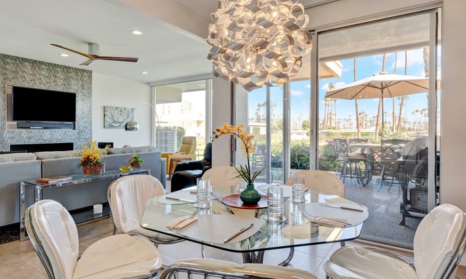 Casa Dorado Condo | Quintessential Mid-Century Modern Oasis in the Desert