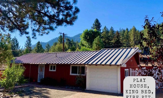 Wrightwood Cabin | RAC · King bed, Fire Pit, BBQ, Playhs, Red Apple Cab`Inn