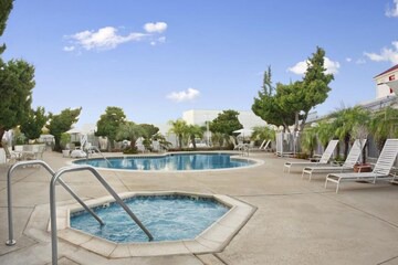 Torrance Hotel | Ramada 3x2D in Torrance