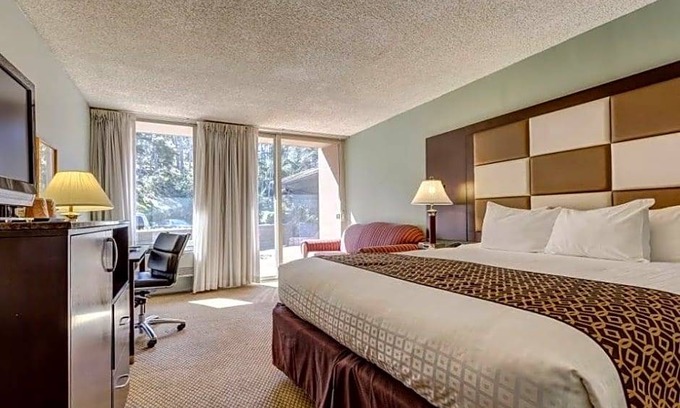 Munras Avenue Hotel | Red Lion Hotel Monterey