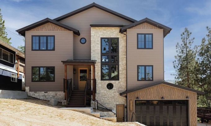 Upper Moonridge Apartment | Ridgecrest Luxury Home/Hot Tub, Game Room