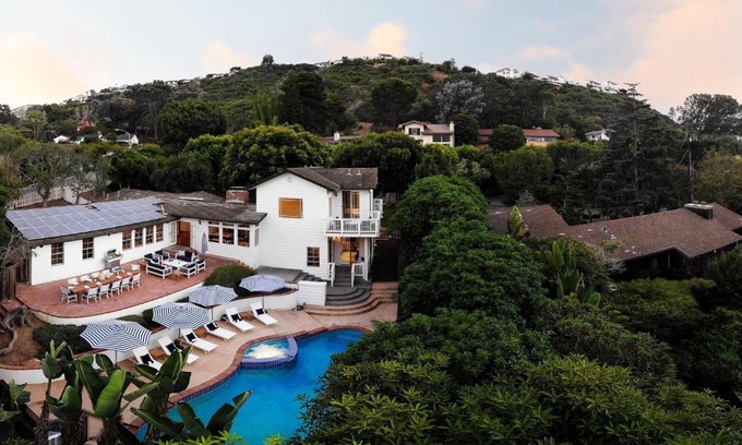 Hidden Valley House | Romero by AvantStay Stunning Villa Close to Beach w Pool Spa