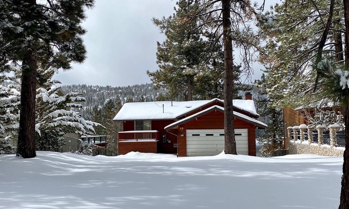 Patton House | Rustic Vintage Lakefront - Features 70's 80's style to experience an older style cabin! Lakeview!