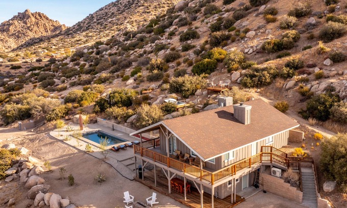 Pioneertown House | Salt Water Pool, Spa, Sauna, Piano, Cinema Room, Views, Walk To Pappy's