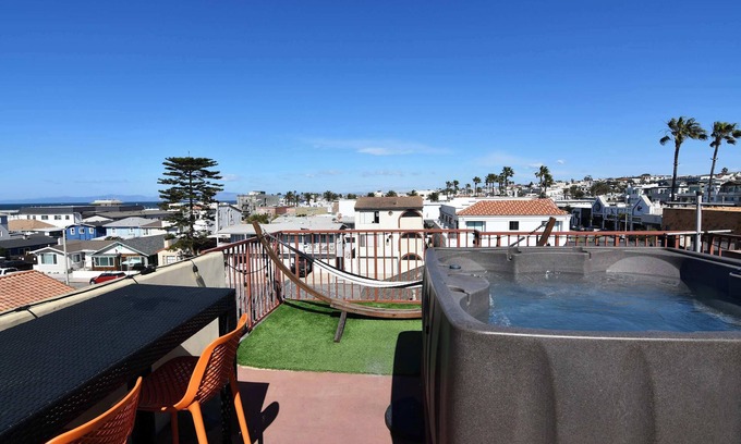 Hermosa Beach House | Seaside Sanctuary - Rooftop Deck & Hot Tub