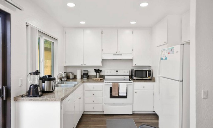 El Camino Real Other | Shared room ∙ 1 bedroom ∙ 1 guest