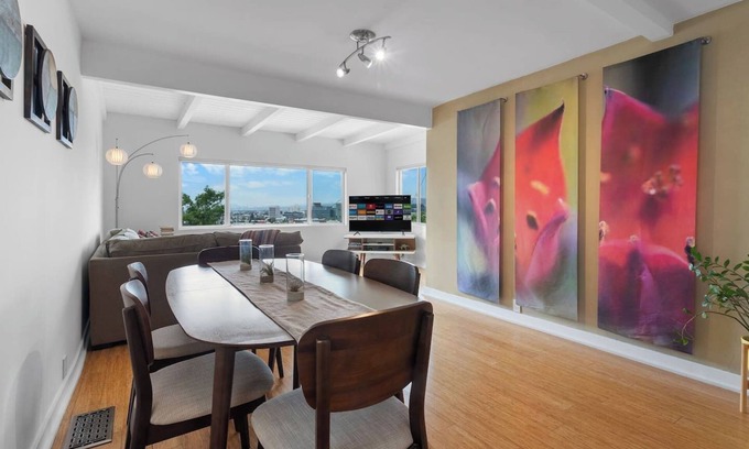 Los Feliz House | Silverlake stunner w/deck and Hollywood sign views