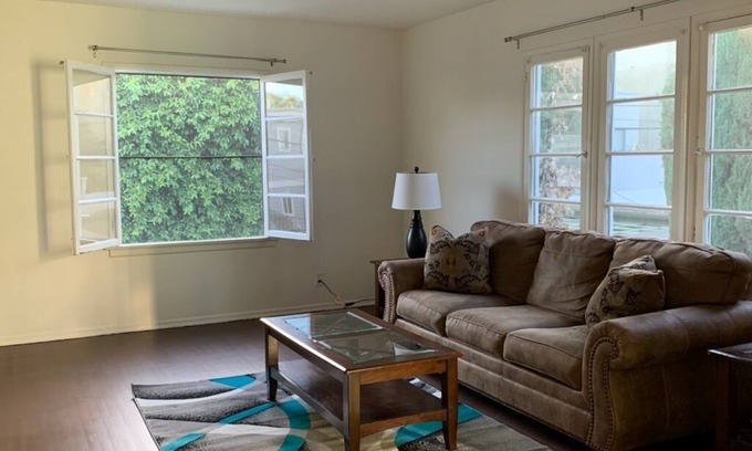 Beverly Grove House | Simple 1 bedroom in an amazing location/Melrose