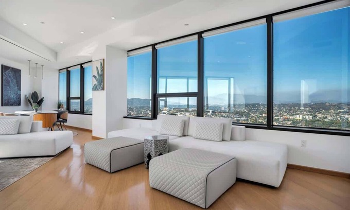 City West Apartment | SK Living | DTLA | 33rd Floor | Sky High | Views