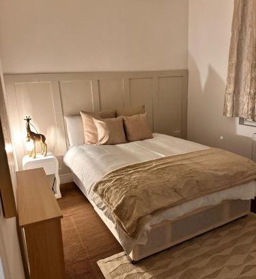 St. Leonard's Apartment | Sky High Apartment in Streatham