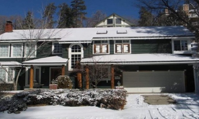 Moonridge House | Sleep under the SLOPES of Bear Mountain! Amazing LOCATION!