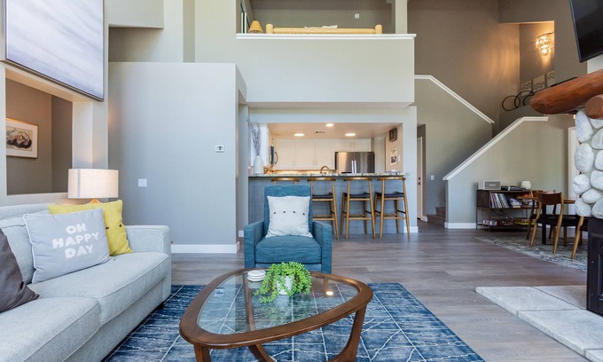 Mammoth Lakes House | Snowcreek #888 Luxury & Fully Updated 2 Bedrm + Loft Townhme. Amazing Views