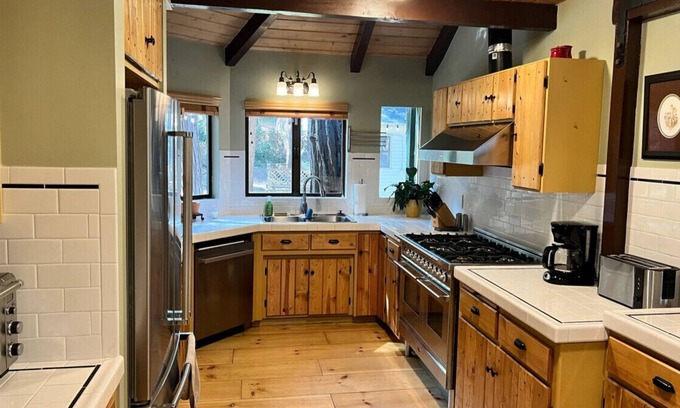 Crestline House | Solitude|Refresh|Connect|Unwind