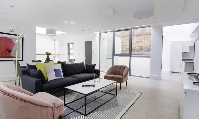 Holborn Apartment | Sonder | Lincoln's Inn Field | Chic 3BR + Terrace