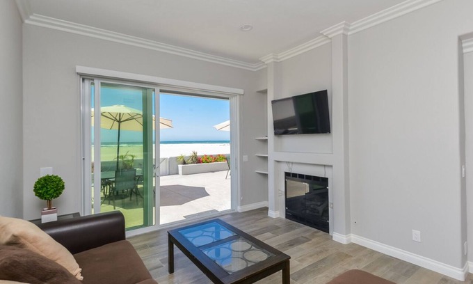 South Mission Beach Condo | South Mission Beach Oceanfront condo on the sand