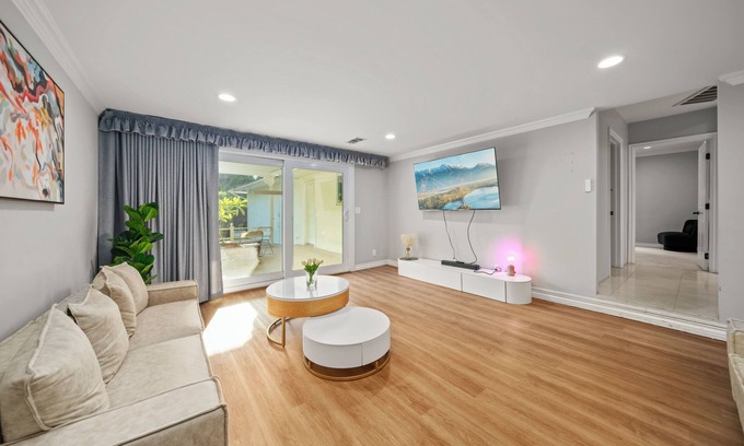 Pasadena House | Spacious 5-bedroom house with WiFi and fitness room in fabulous San Marino