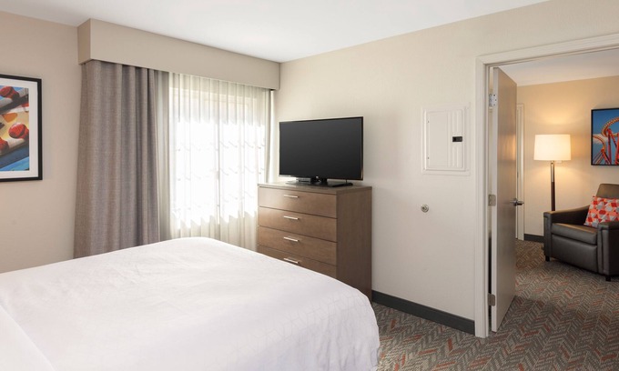 Anaheim Resort House | Spacious Accommodation Close to Shaws Cove Beach! Pool, Parking, Shuttle!