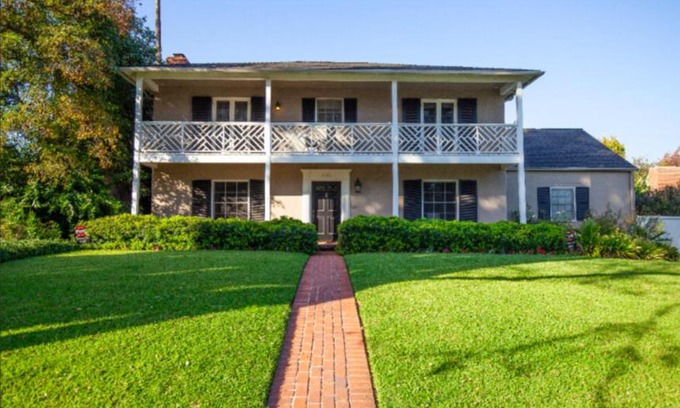 East Pasadena House | Spacious and Elegant 4 Bedroom Home in Prime Location Pasadena