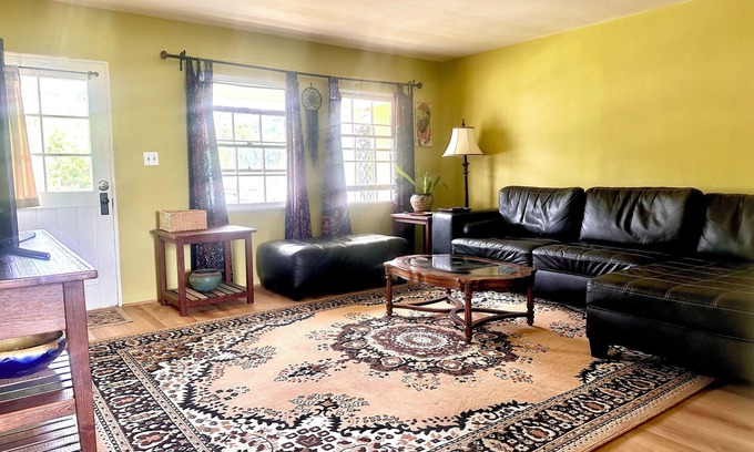 Ventura Apartment | Spacious One Bedroom Place With Ocean View