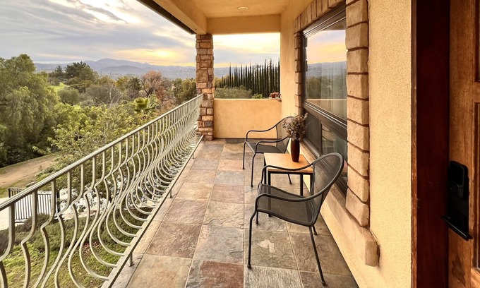 Kit Carson Apartment | Spacious Private 1BD Apt with private balcony and great views! Explore SD area!