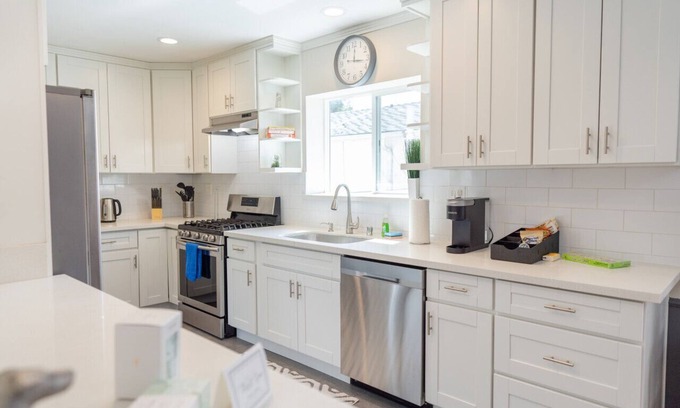 Sherman Oaks House | SPACIOUS SHERMAN OAKS HOME: 3BR w/FENCED BACKYARD, GARAGE & EV CHARGER p73