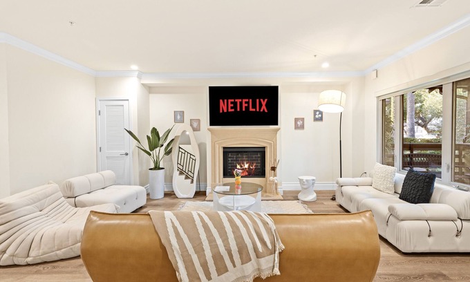 Lamanda Park House | Spacious townhome at best location in Pasadena