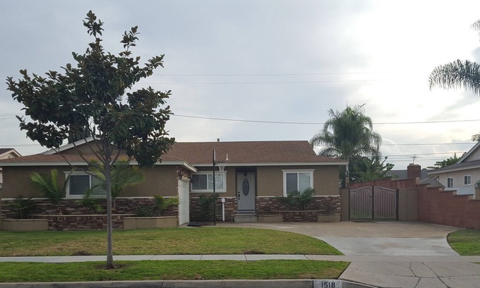 Northwest Anaheim House | Splendid Family Home by Disney & Convention Center