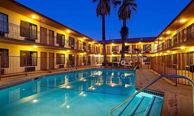 Studio City Hotel | Studio City Court Yard Hotel