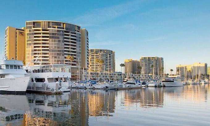 Marina del Rey Condo | STUNNING 1Bd+1BT CONDOMINIUM WITH GORGEOUS LAKE VIEW RESORT-STYLE ALL INCLUSIVE!