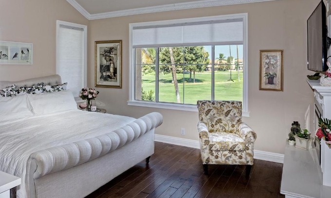 Tustin House | Stunning golf course view vacation home