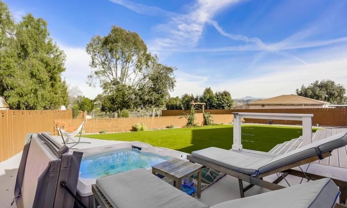 Linda Vista House | Stunning! Lrg Mdrn-Huge Backyard/Outdoor-Hot Tub