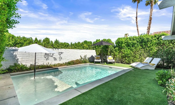 Palm Desert House | Stunning mid century pool home with awesome golf course and mountain views!