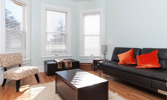 Ralph Bunche Apartment | Stunning One Bedroom Apartment With Gorgeous City Views