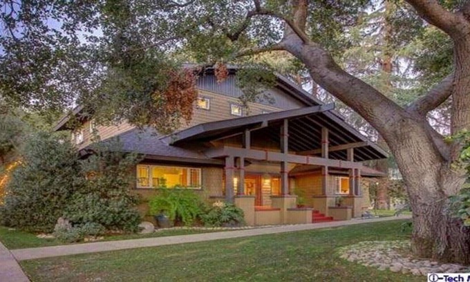 Altadena House | Stunning & Private Craftsman House