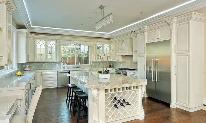 Sherman Oaks House | Stunning Sherman Oaks Home minutes from all LA has to offer. Pool Oasis!