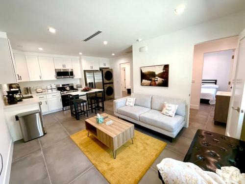 Beverly Hills House | Stylish 2-Bed Urban Loft - BEL2 - BEV