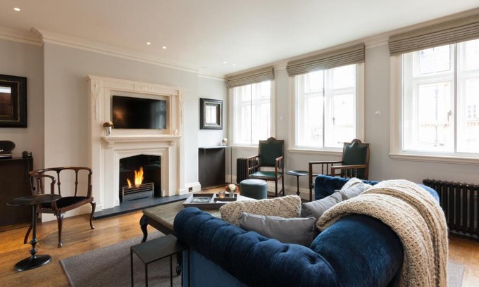 City of Westminster Apartment | Stylish Mayfair Penthouse next to Hyde Park