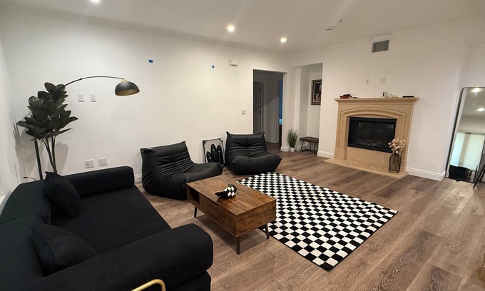 Lamanda Park Apartment | stylish Pasadena retreat