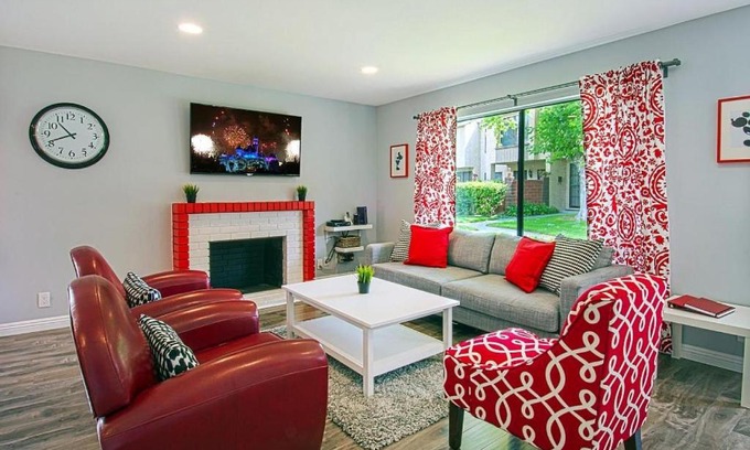 Anaheim Resort House | Suite Escapes 4