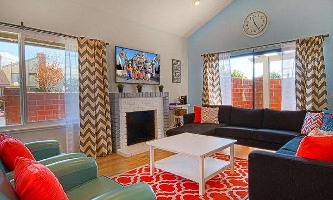 Anaheim Resort House | Suite Escapes 7