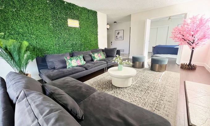 Rowland Heights House | Sunny Socal Pool House near Disney