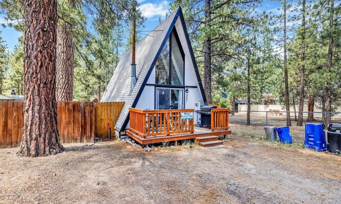 Big Bear City Cabin | Sunrise Retreat Cottage Big Bear- Hot Tub