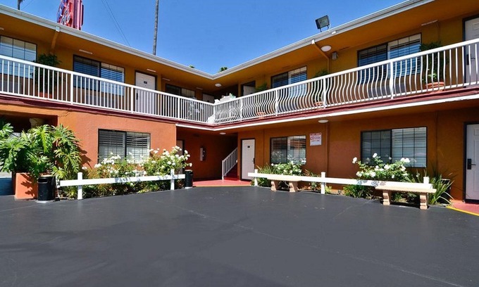 Hollywood Hotel | Sunset West Hotel, SureStay Collection by Best Western