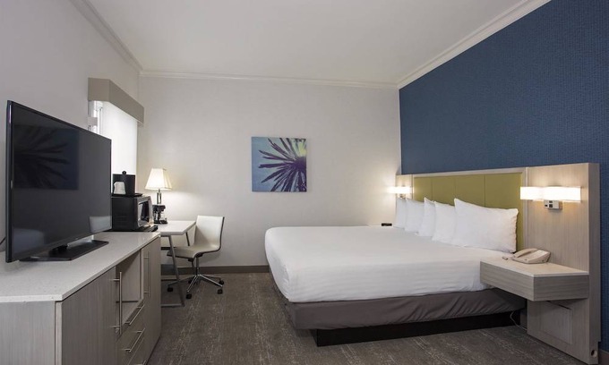 Sunset Park Hotel | SureStay Hotel by Best Western Santa Monica