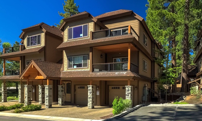 Lakeside Park House | Tahoe Woods Villa - Walk to Beach and Gondola/Heavenly Ski